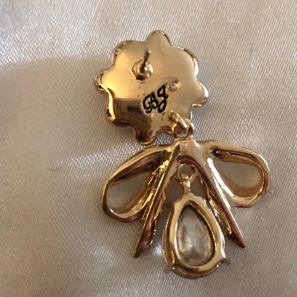 Betsey Johnson Faux Pearl Cluster & Gold Bow Crystal Drop Earrings Pink Lip NWT - Picture 7 of 13